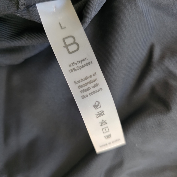 Chic Black Bikini Set for Women - Picture 6 of 6